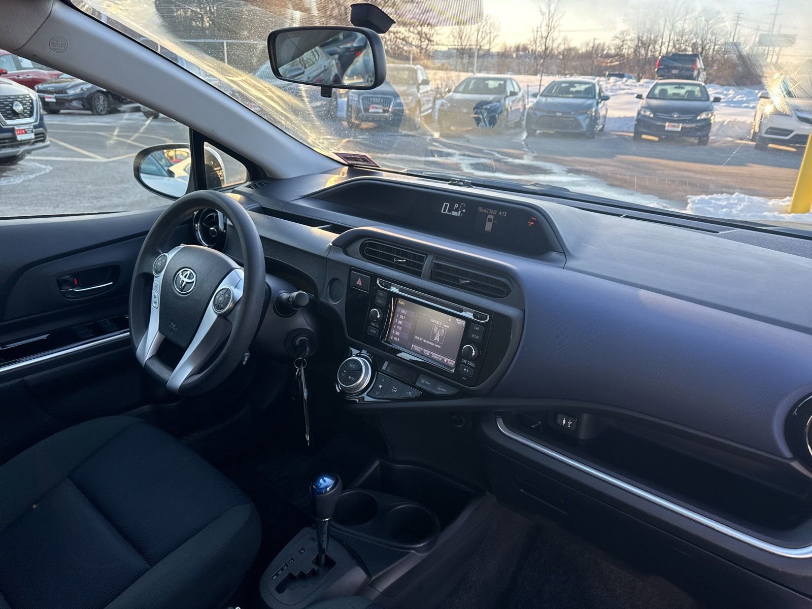 Thumbnail: 2015 Toyota Prius c - 21