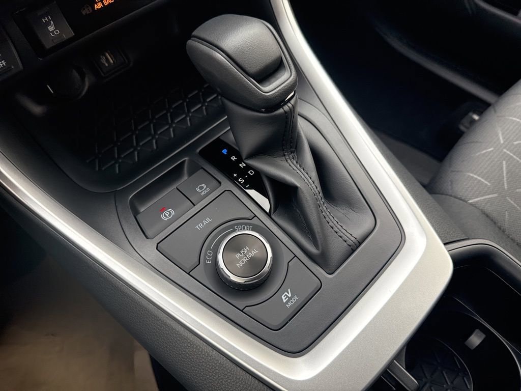 Thumbnail: 2025 Toyota RAV4 - 23