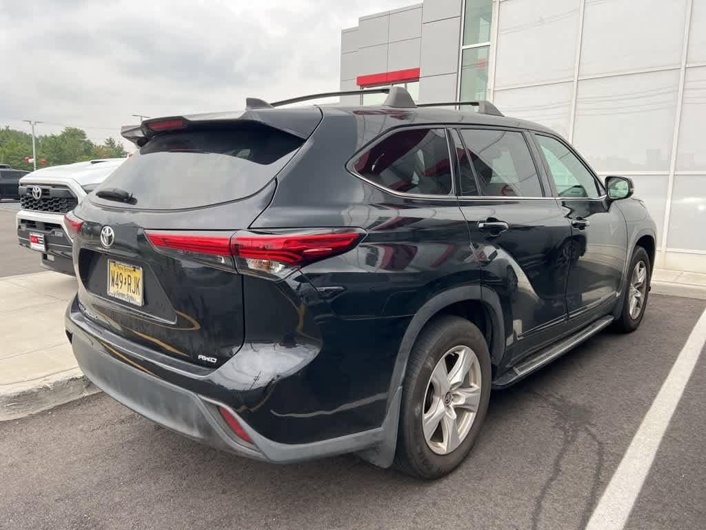 Thumbnail: 2022 Toyota Highlander - 3