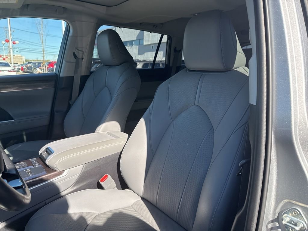 Thumbnail: 2021 Toyota Highlander - 20