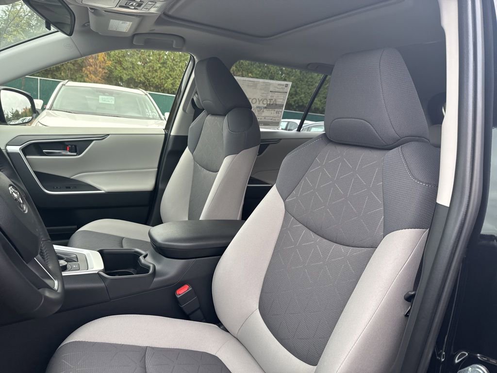 Thumbnail: 2025 Toyota RAV4 - 11