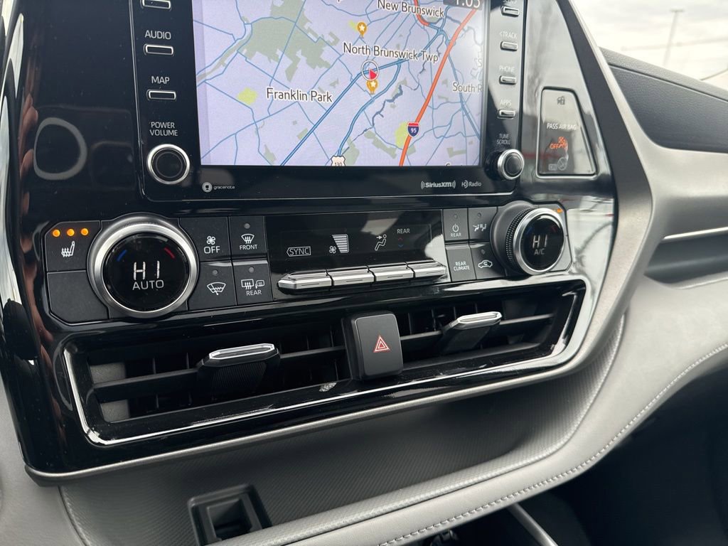 Thumbnail: 2022 Toyota Highlander - 28