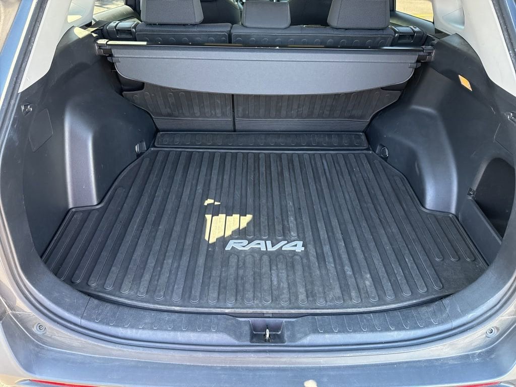 Thumbnail: 2019 Toyota RAV4 - 15