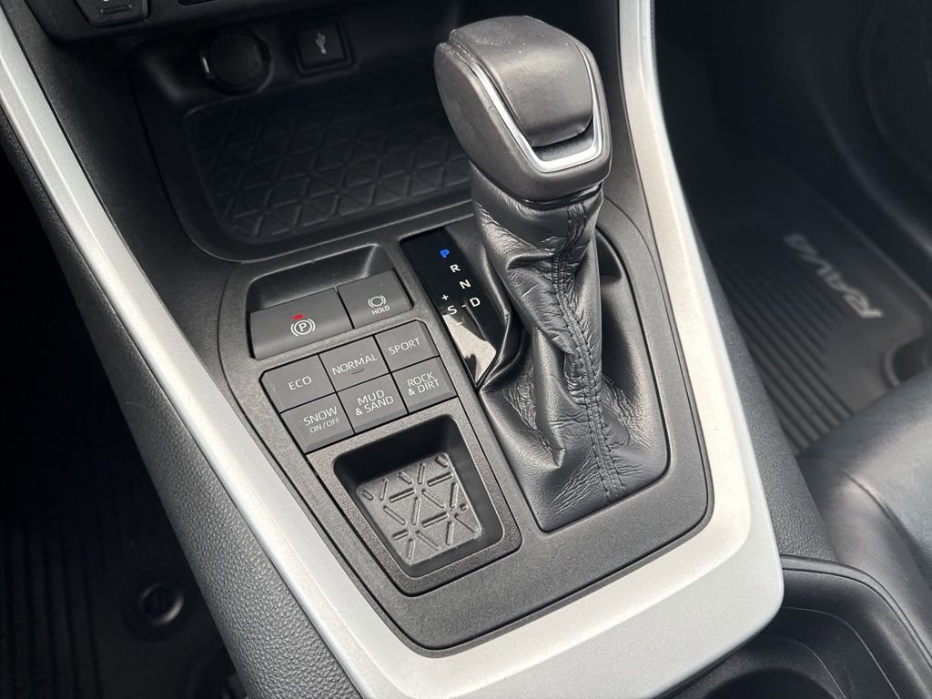 Thumbnail: 2020 Toyota RAV4 - 29