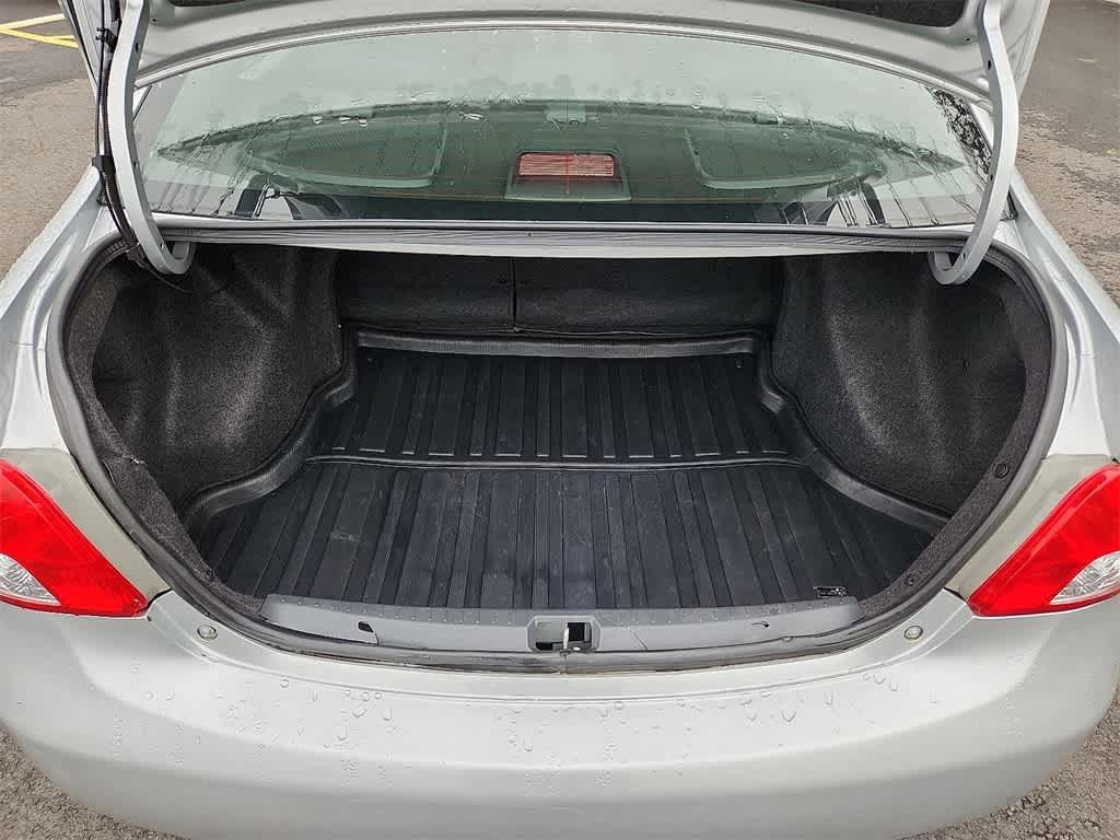 Thumbnail: 2010 Toyota Yaris - 32