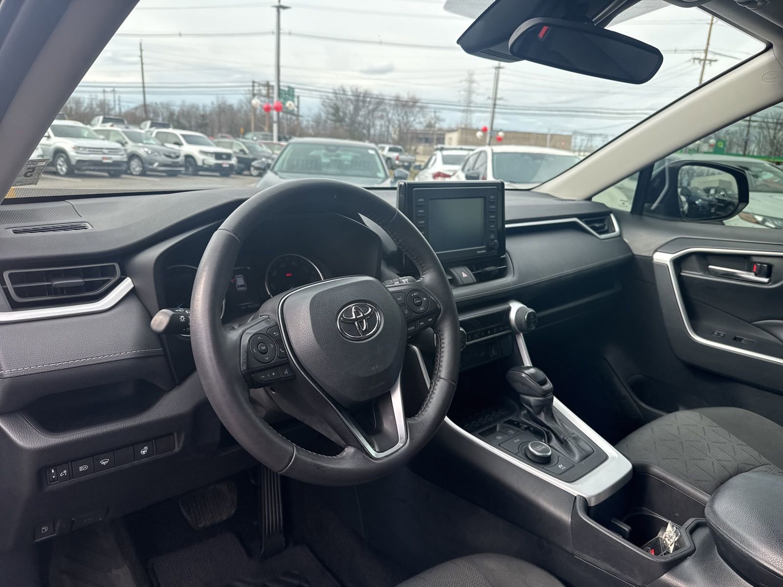 Thumbnail: 2022 Toyota RAV4 - 17