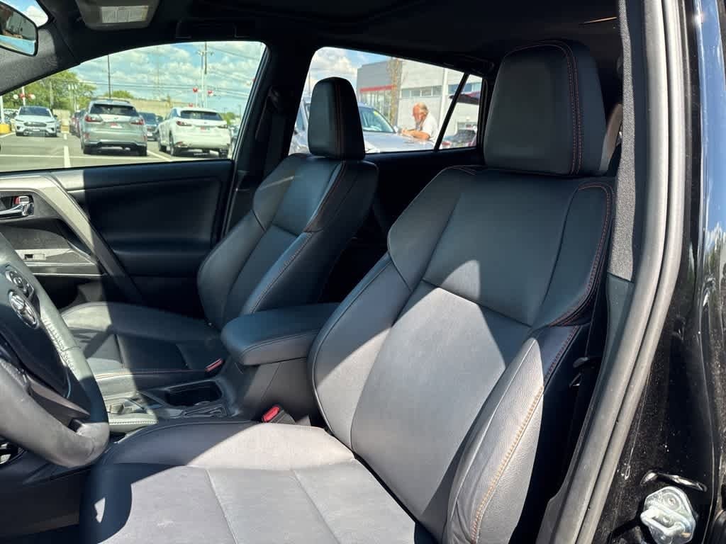 Thumbnail: 2016 Toyota RAV4 - 16