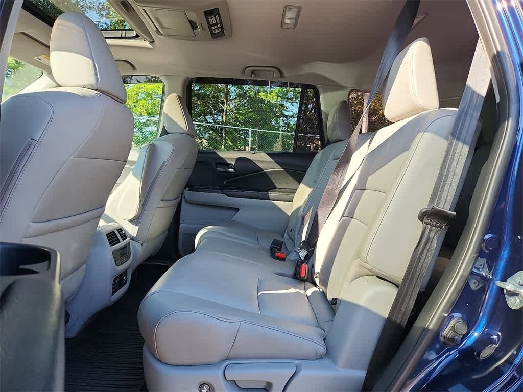 Thumbnail: 2017 Honda Pilot - 16