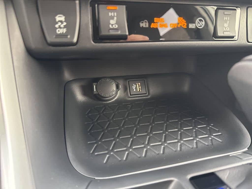 Thumbnail: 2025 Toyota RAV4 - 21