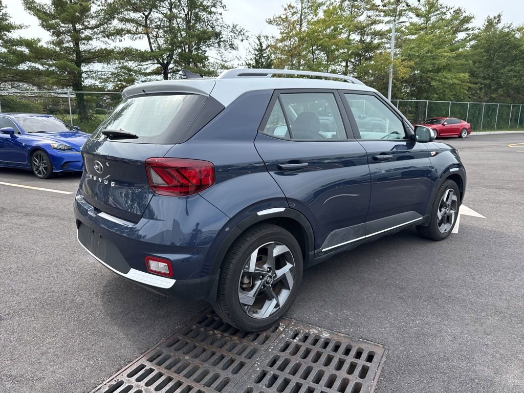 2021 Hyundai Venue SEL Denim photo 2