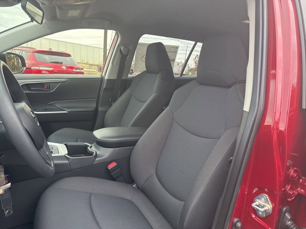 Thumbnail: 2025 Toyota RAV4 - 11