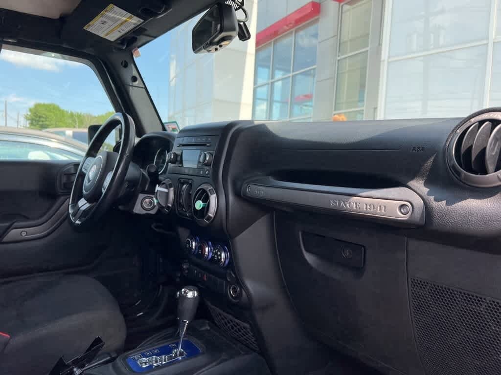 Thumbnail: 2017 Jeep Wrangler - 14