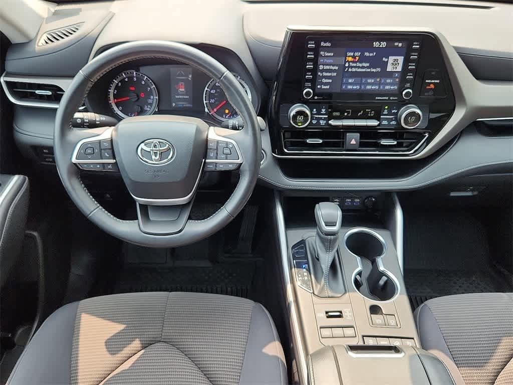 2022 Toyota Highlander LE 17