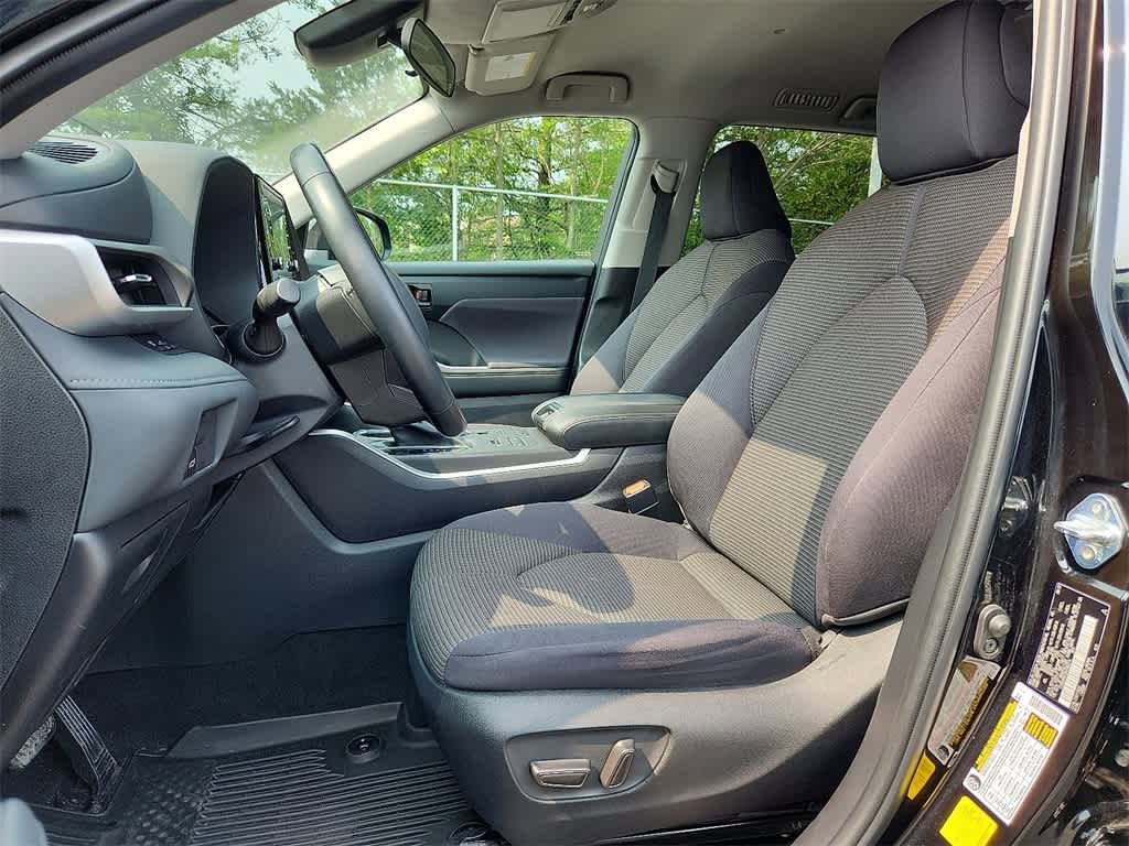 2022 Toyota Highlander LE 19