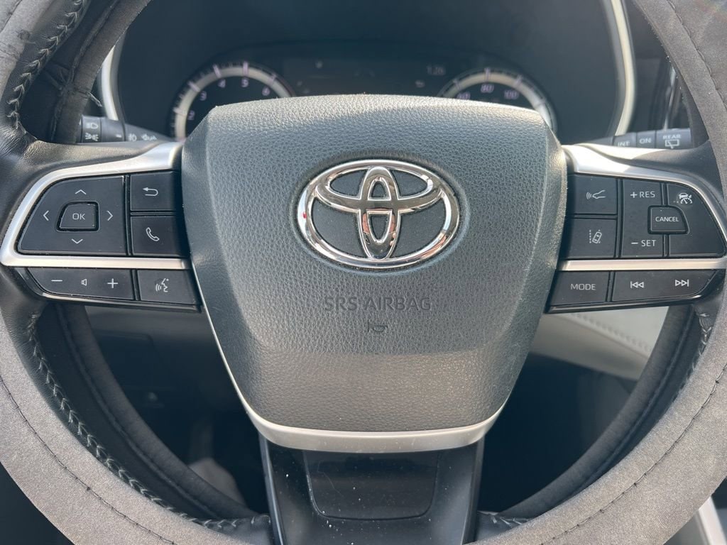 Thumbnail: 2023 Toyota Highlander - 20
