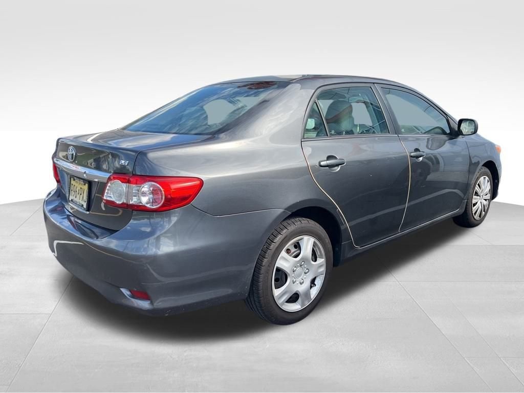 Thumbnail: 2013 Toyota Corolla - 3