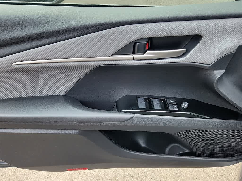 2025 Toyota Camry SE 12