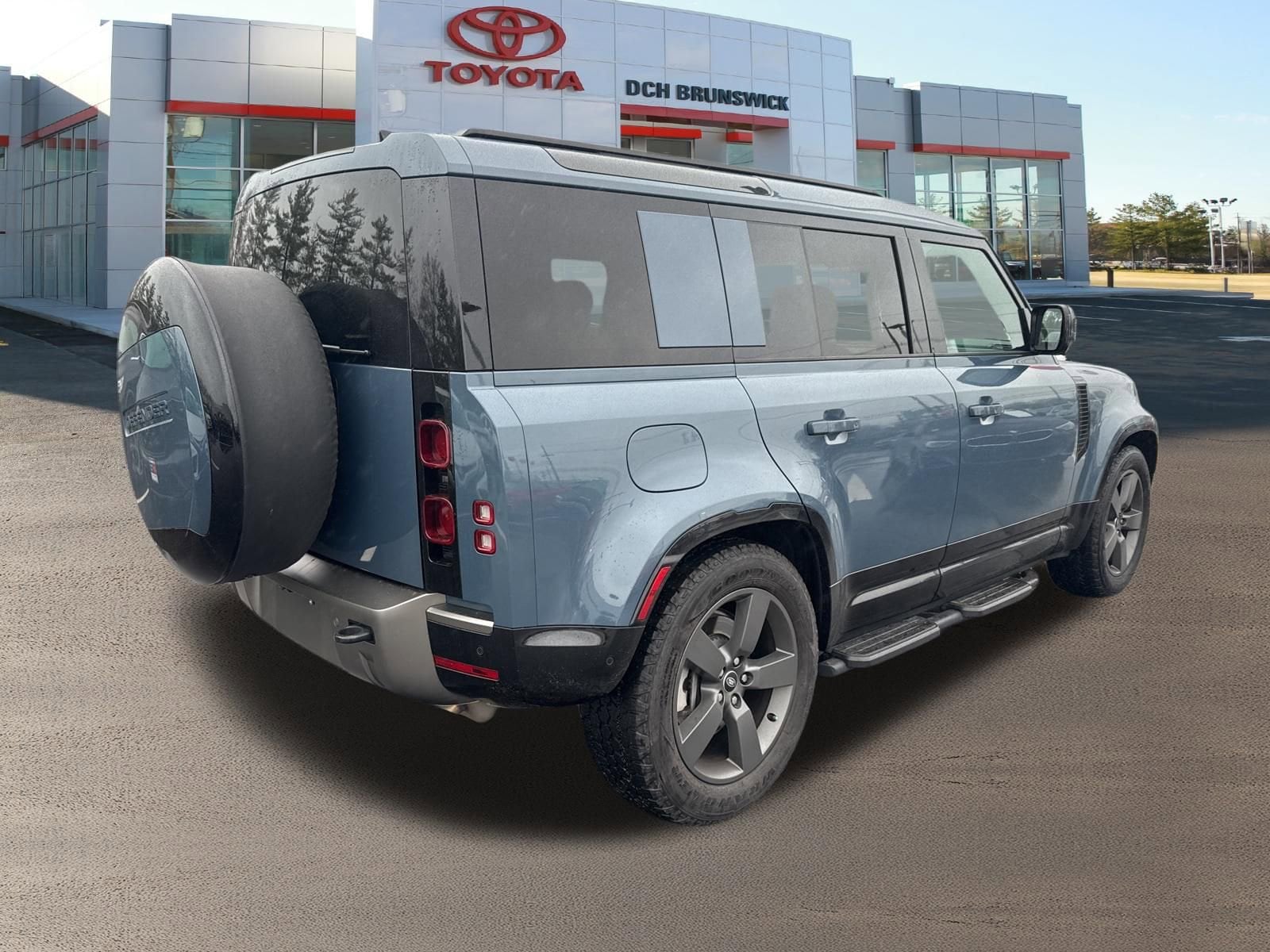 Thumbnail: 2025 Land Rover Defender - 4