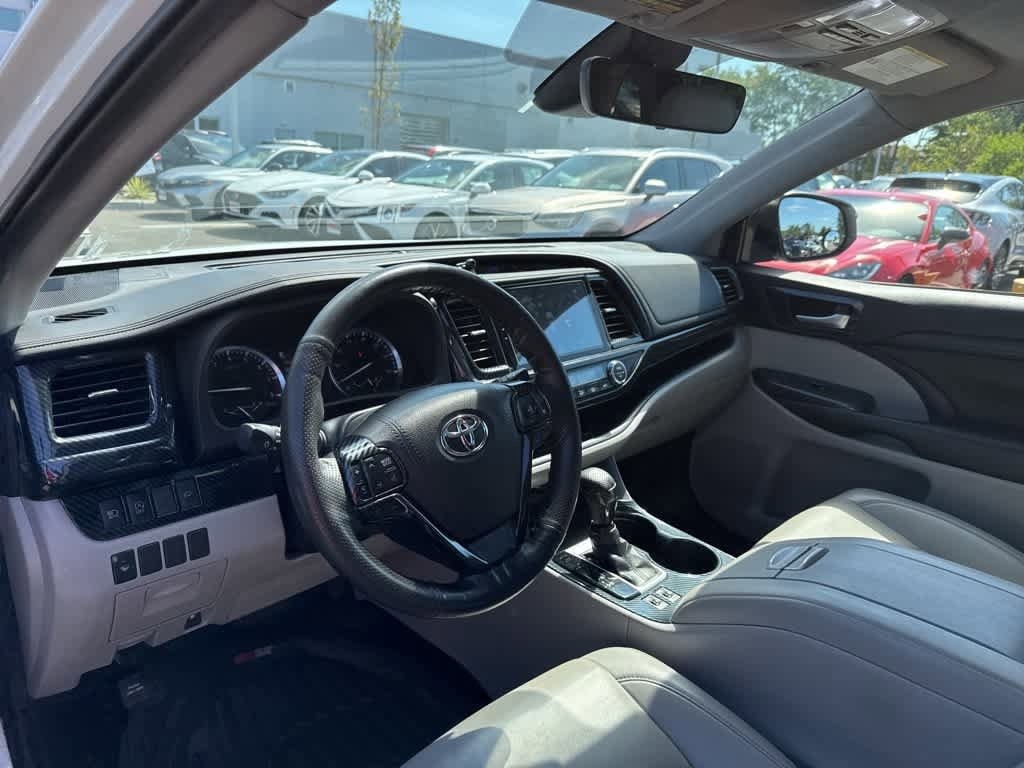 Thumbnail: 2019 Toyota Highlander - 15