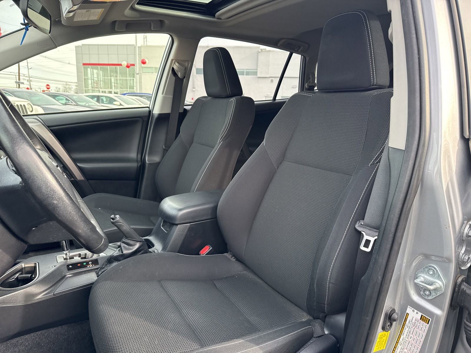 Thumbnail: 2018 Toyota RAV4 - 17