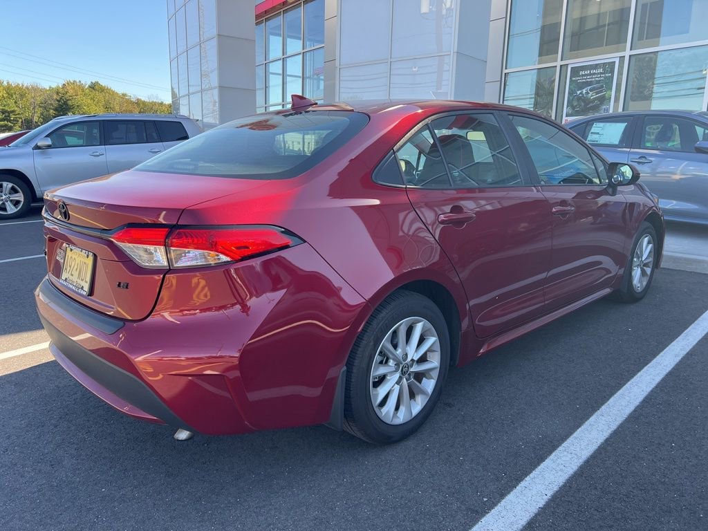 2022 Toyota Corolla LE photo 3