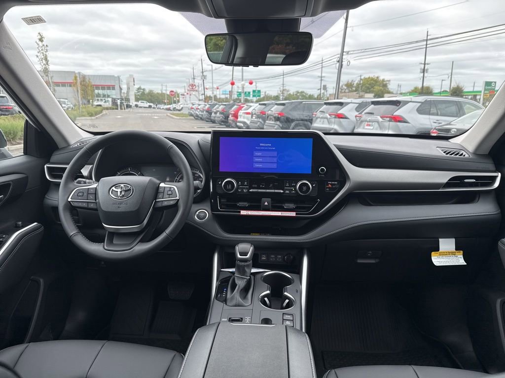 Thumbnail: 2025 Toyota Highlander - 20