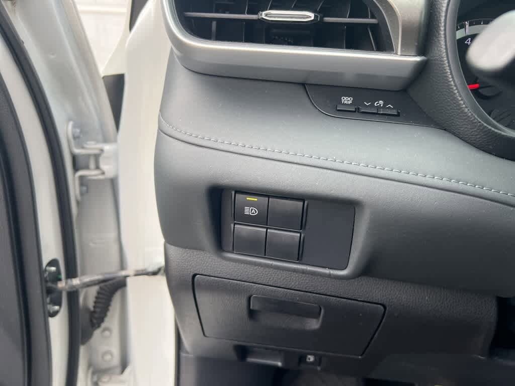2021 Toyota Highlander L 24