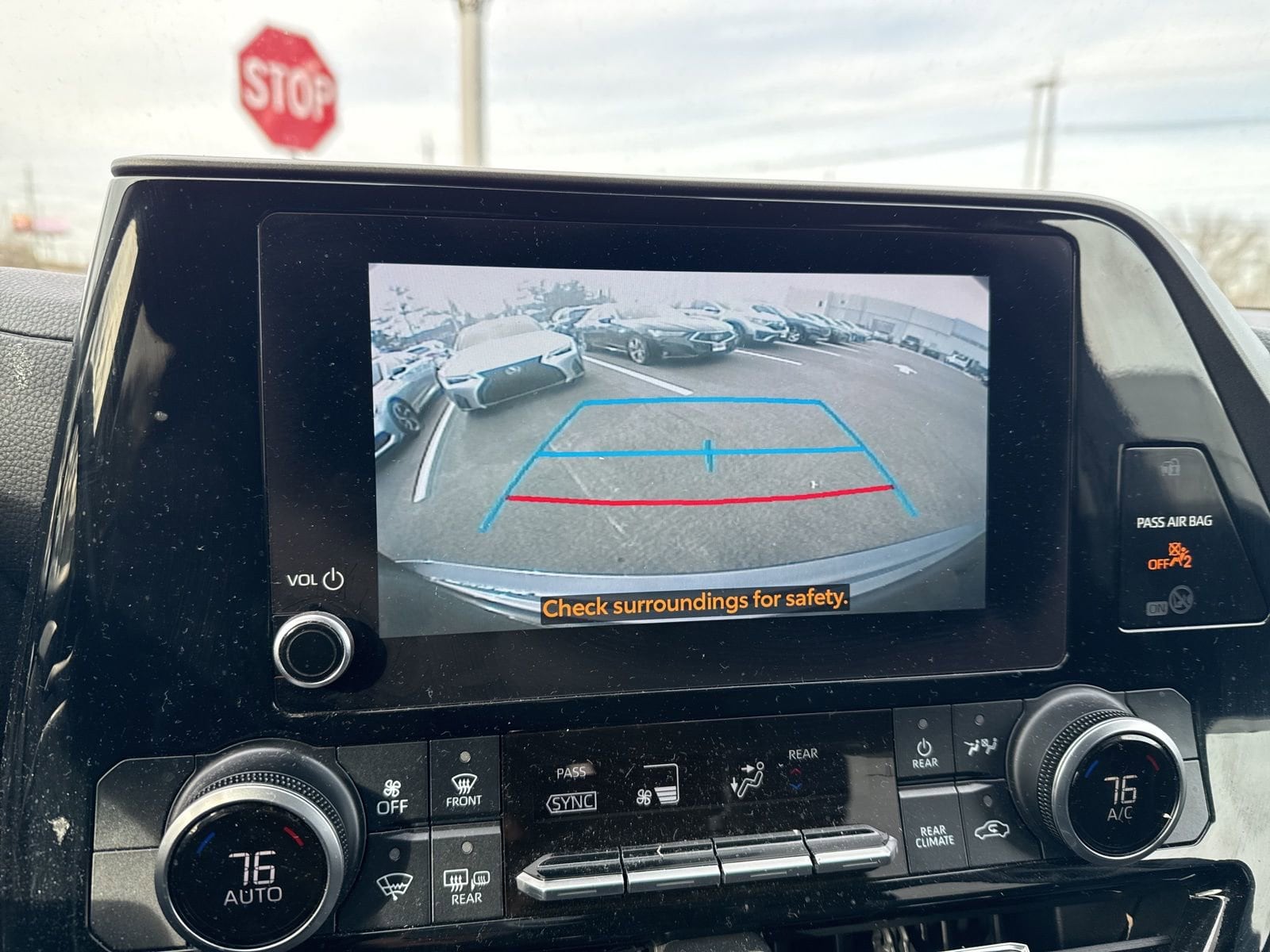 Thumbnail: 2023 Toyota Highlander - 18