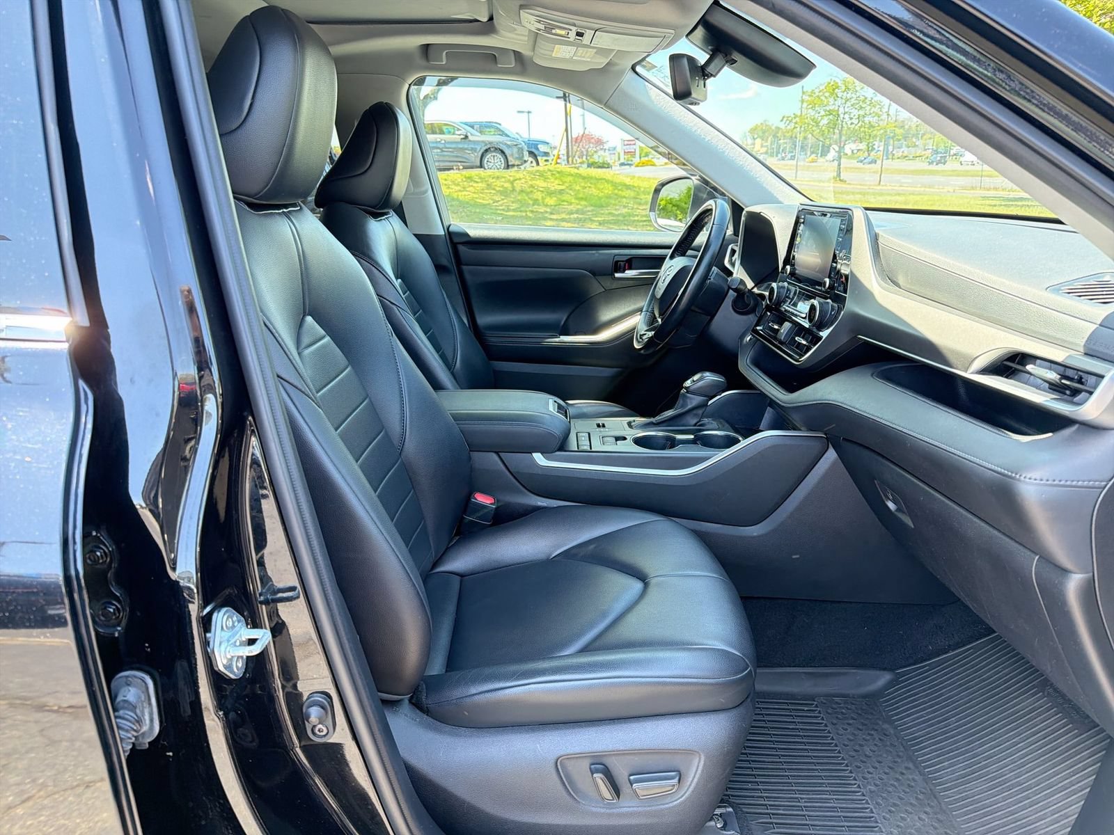 Thumbnail: 2021 Toyota Highlander - 22