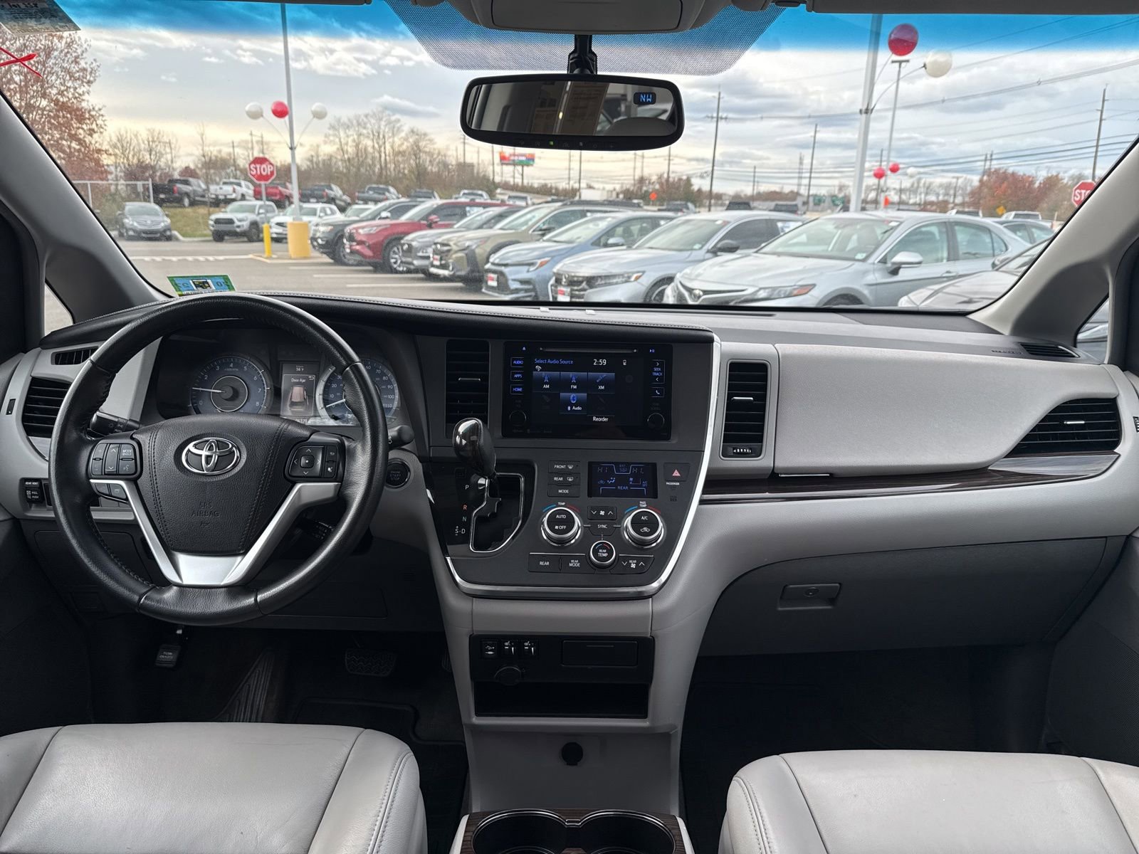 Thumbnail: 2016 Toyota Sienna - 28
