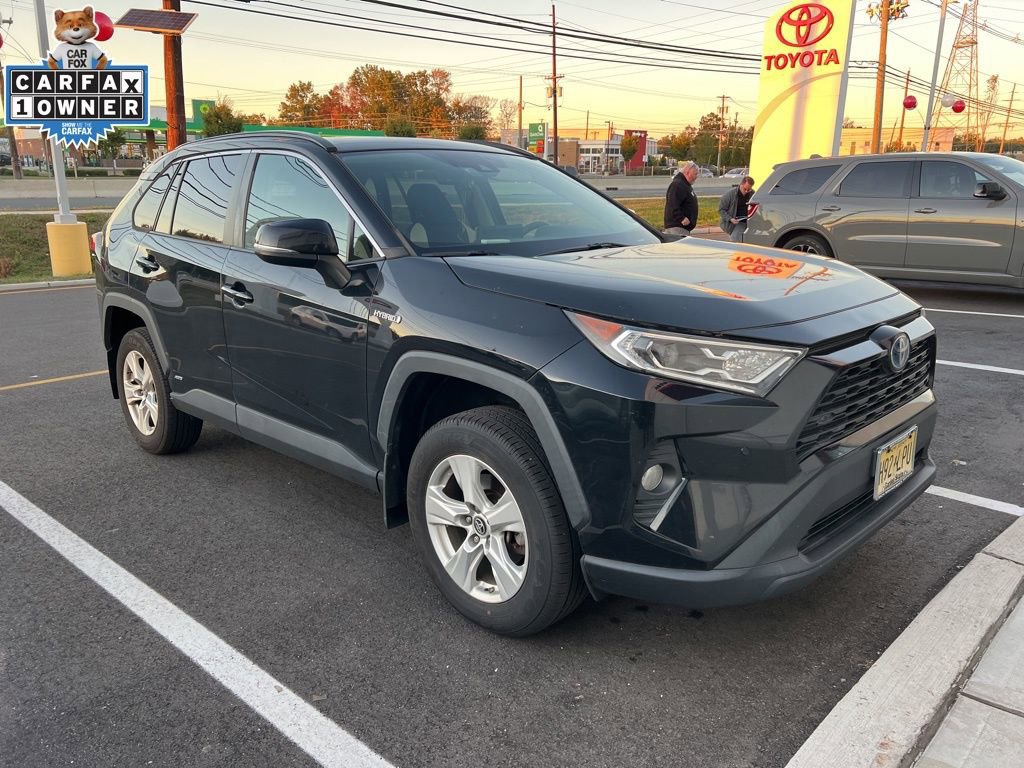 2019 Toyota RAV4 Hybrid XLE photo 2