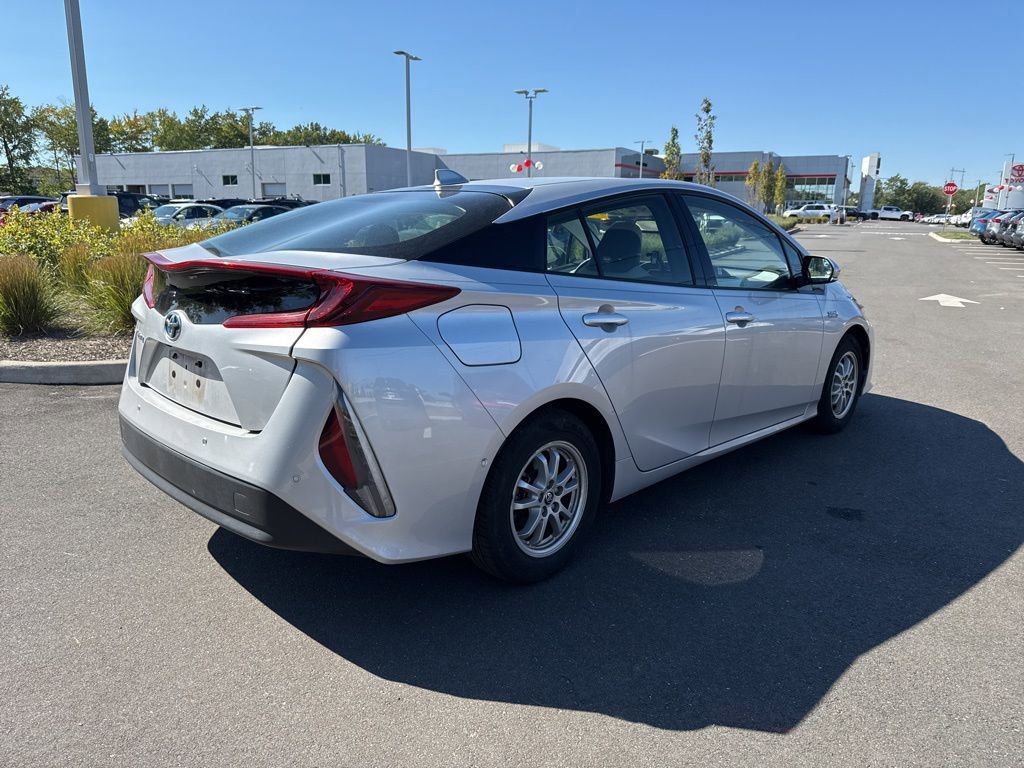 2017 Toyota Prius Prime Four Advanced photo 3