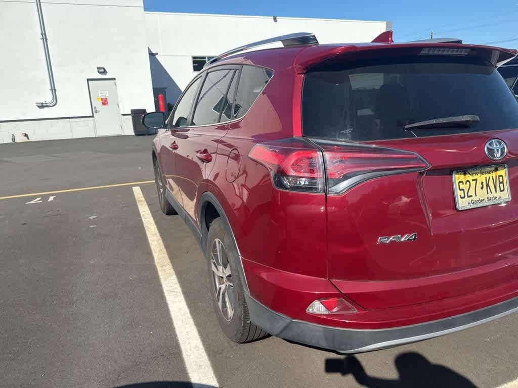 Thumbnail: 2018 Toyota RAV4 - 4