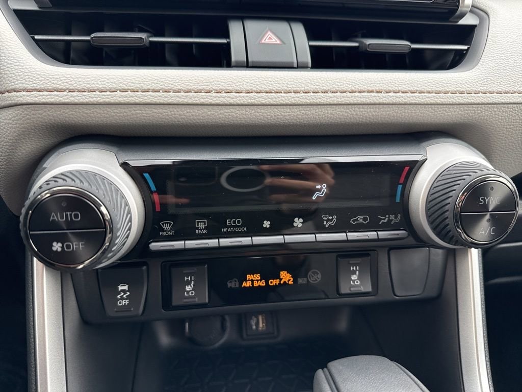 Thumbnail: 2025 Toyota RAV4 - 21