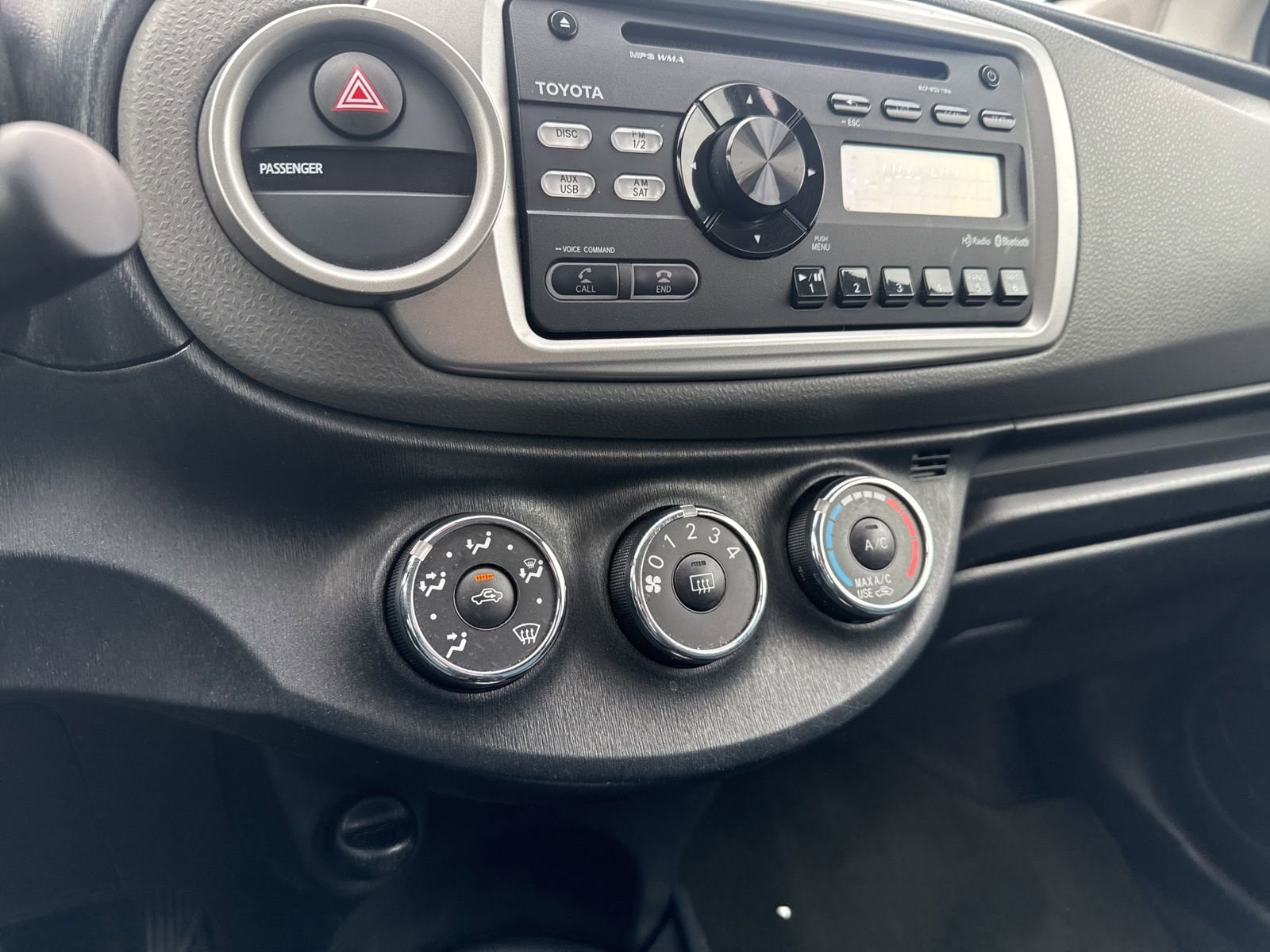 Thumbnail: 2012 Toyota Yaris - 25