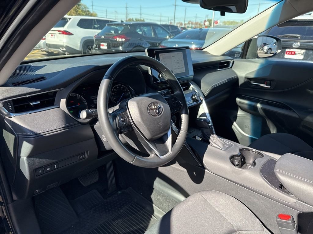 Thumbnail: 2023 Toyota Venza - 17