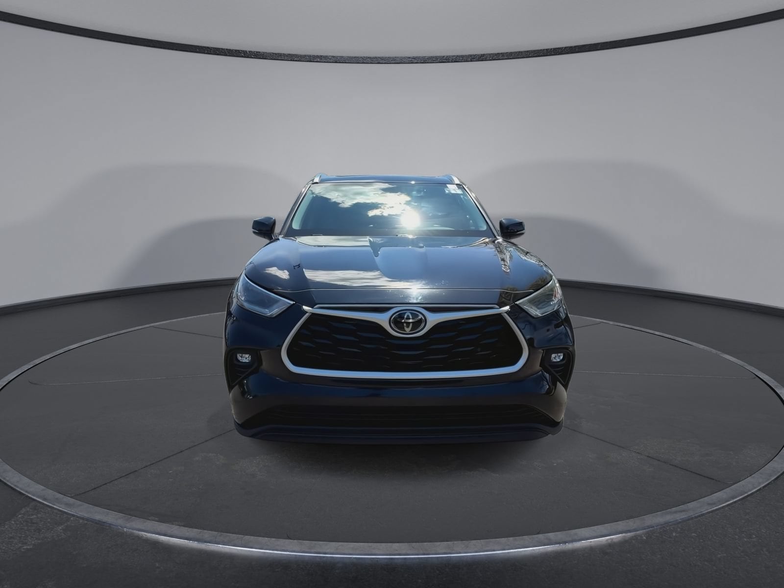 Thumbnail: 2021 Toyota Highlander - 3