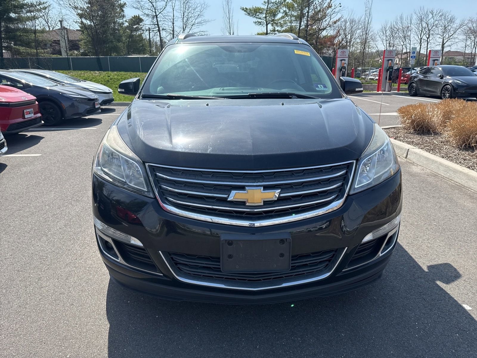 Used 2017 Chevrolet Traverse 2LT with VIN 1GNKRHKDXHJ183305 for sale in North Brunswick Township, NJ