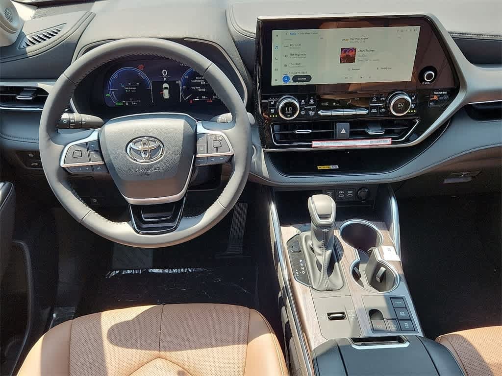 2025 Toyota Highlander Limited 11