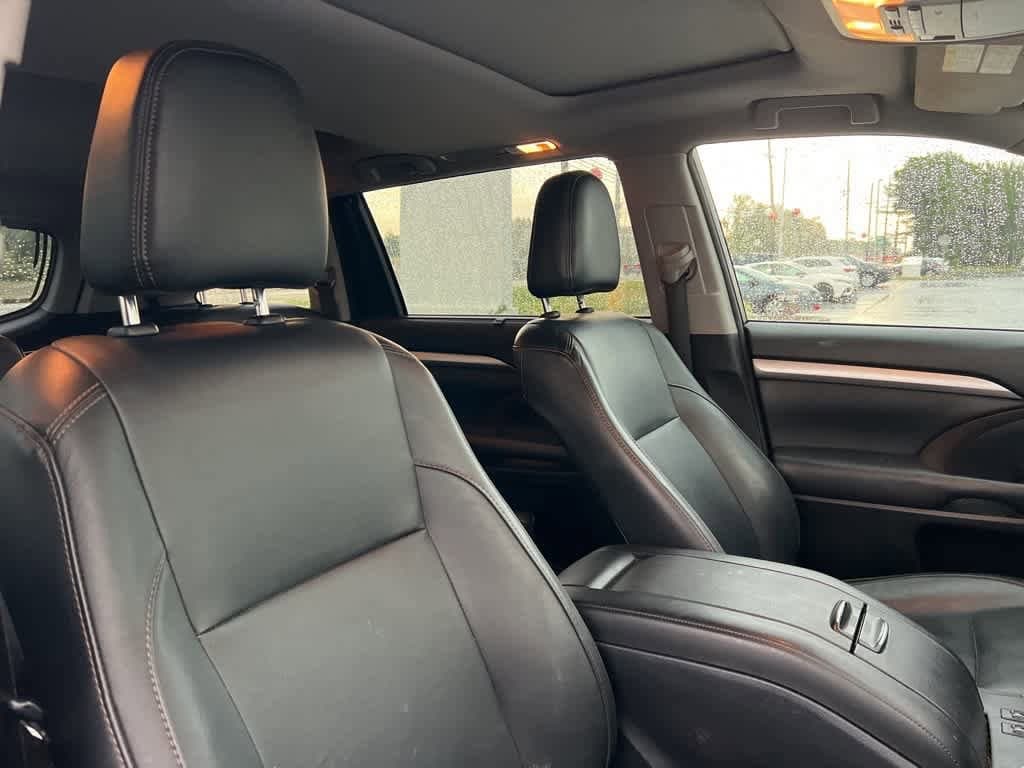 Thumbnail: 2018 Toyota Highlander - 18