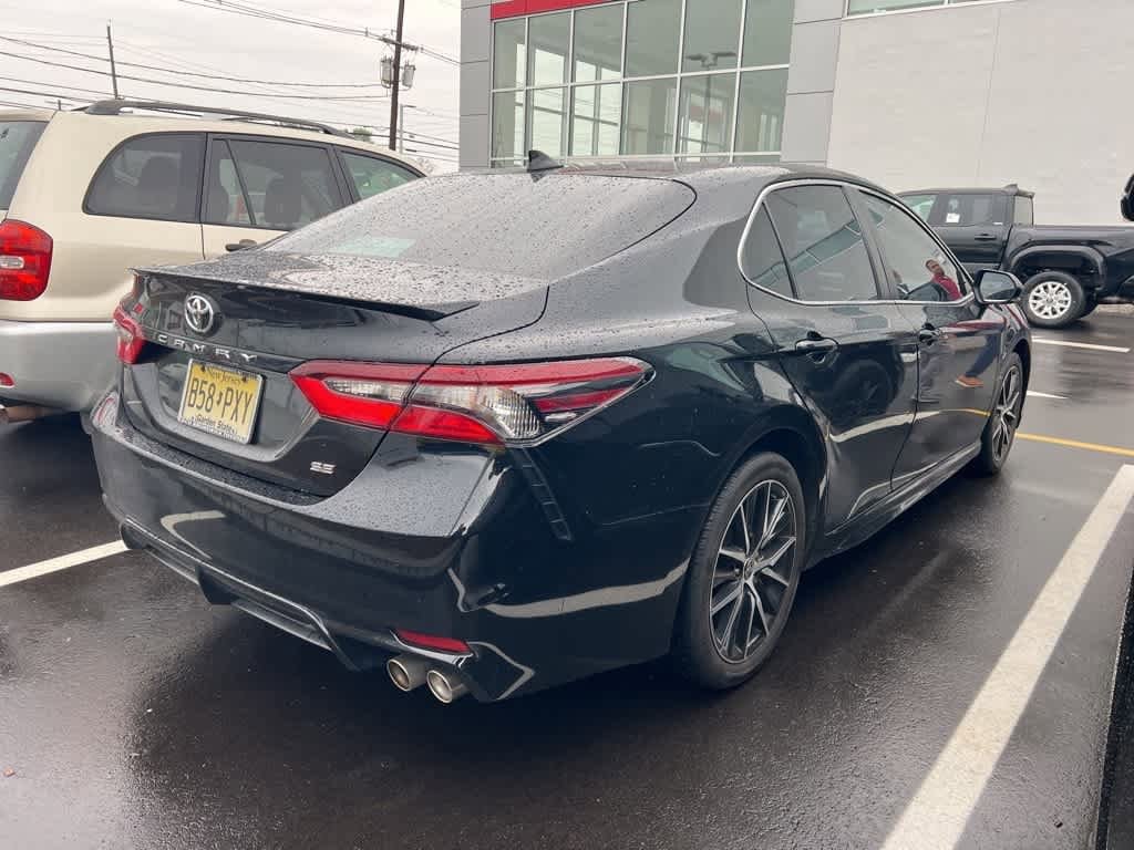 2022 Toyota Camry SE 3