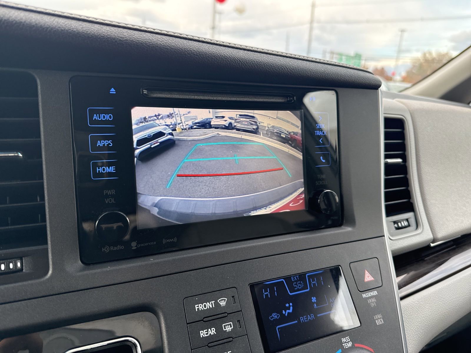 Thumbnail: 2016 Toyota Sienna - 30