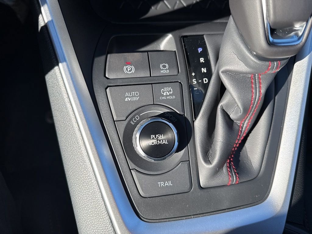 Thumbnail: 2025 Toyota RAV4 - 22