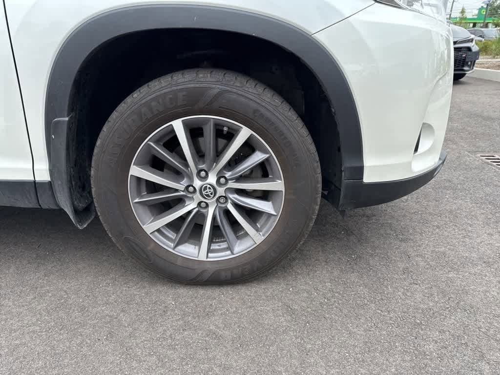 Thumbnail: 2019 Toyota Highlander - 15
