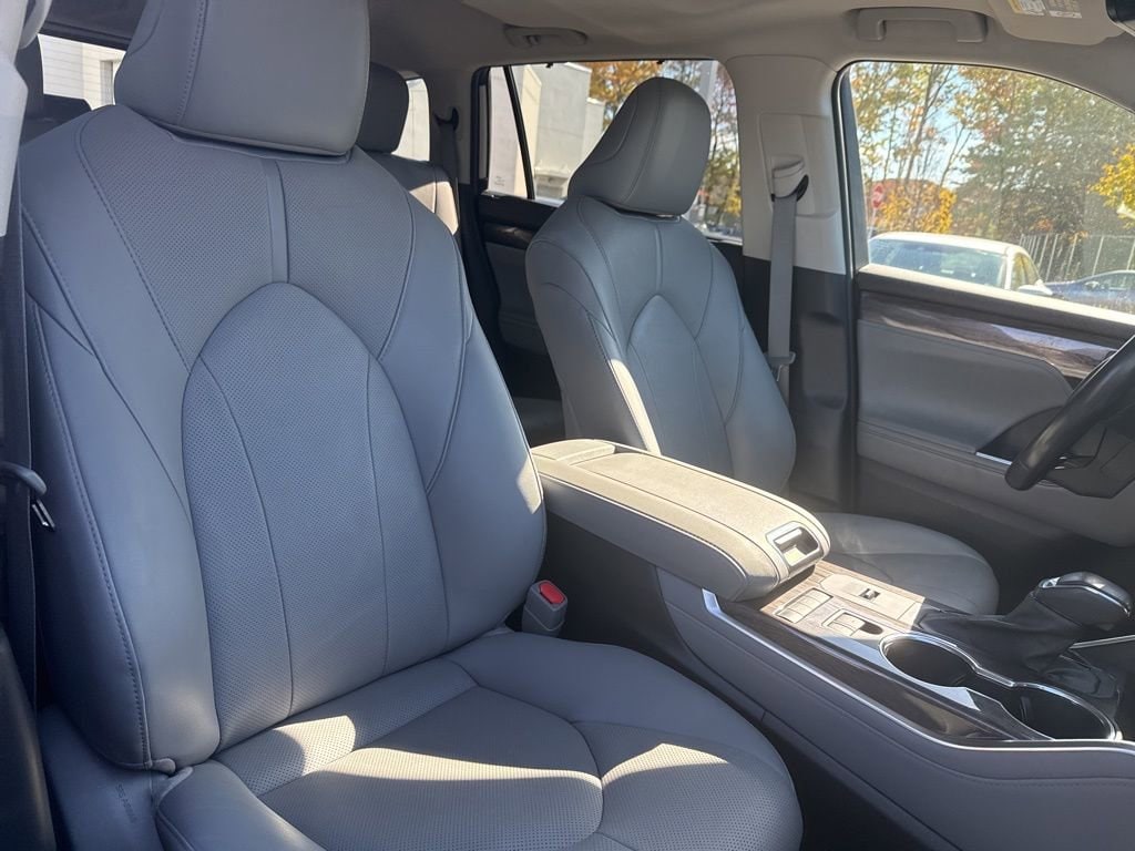 Thumbnail: 2021 Toyota Highlander - 23