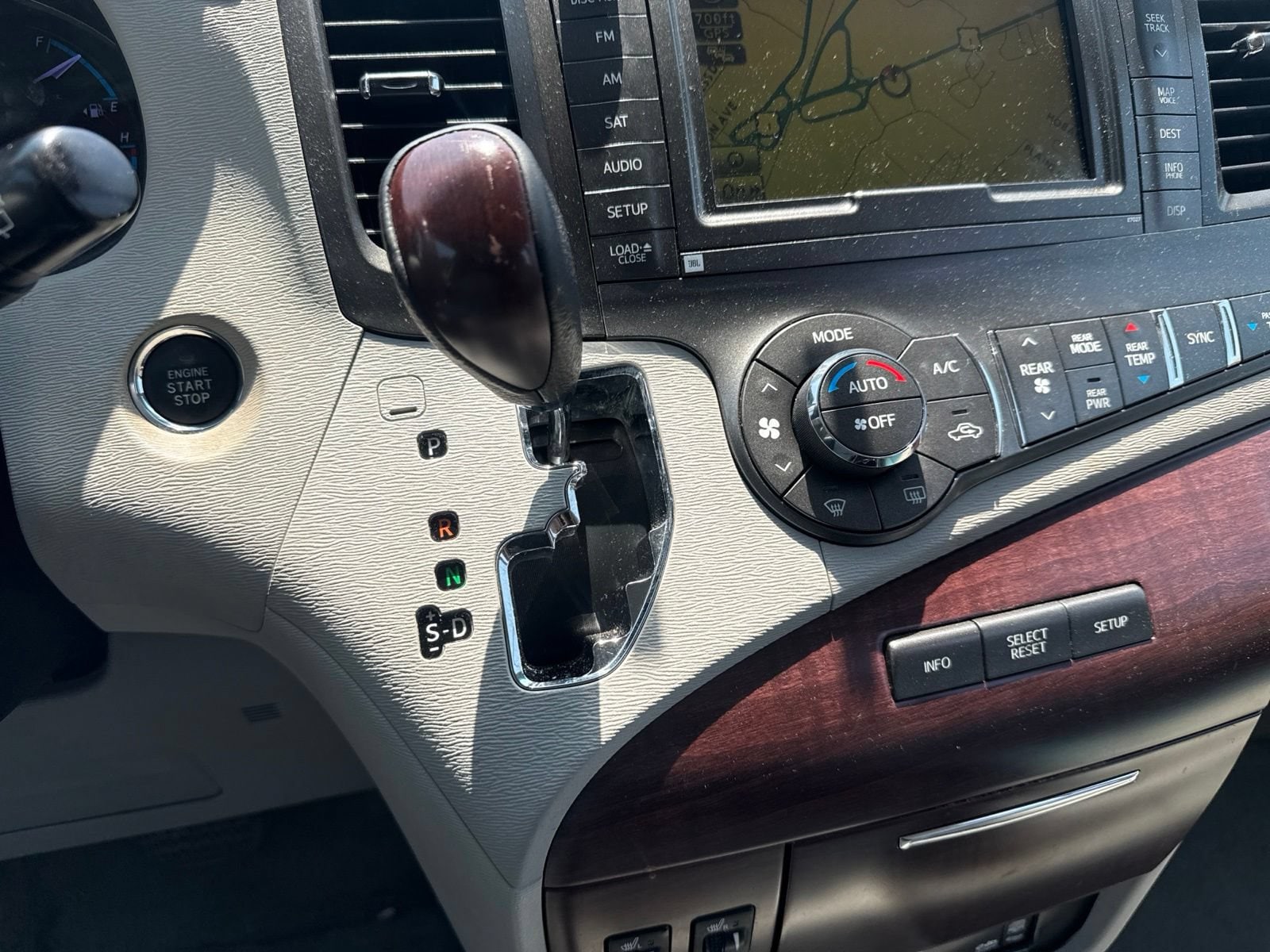 Thumbnail: 2012 Toyota Sienna - 27