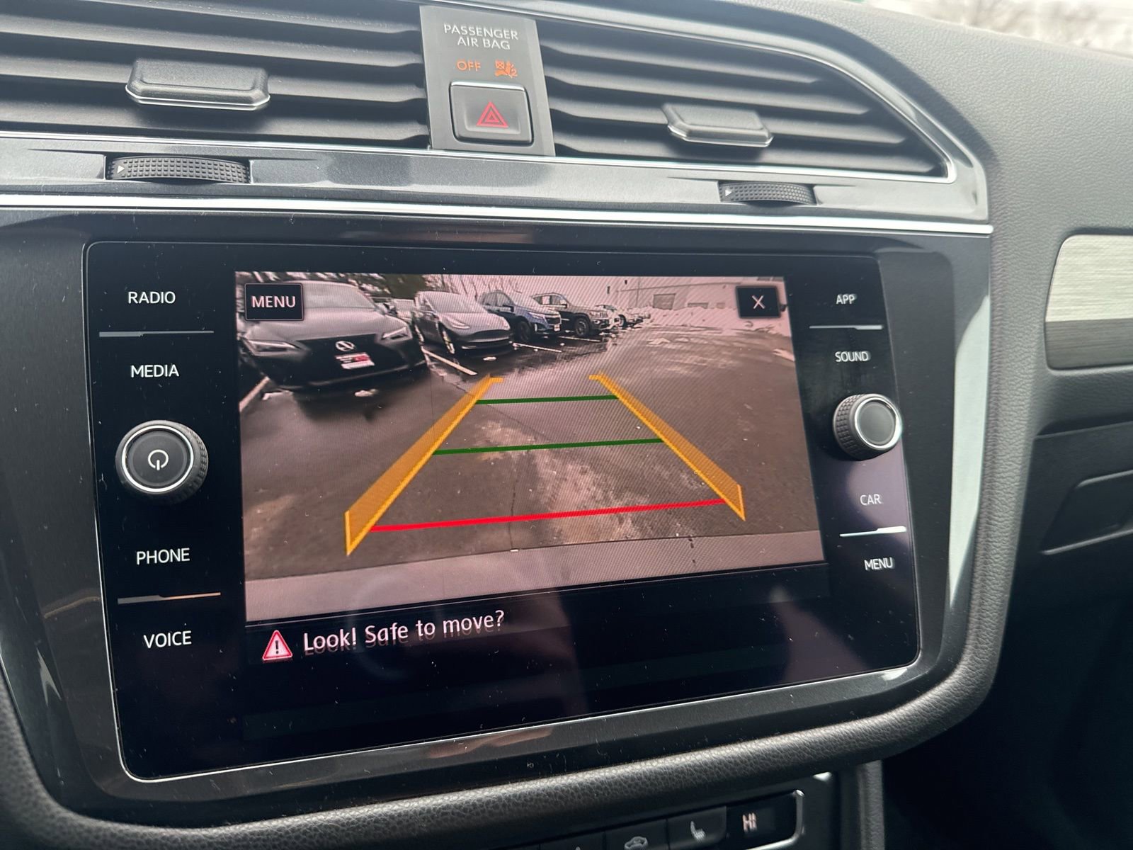 Thumbnail: 2018 Volkswagen Tiguan - 25