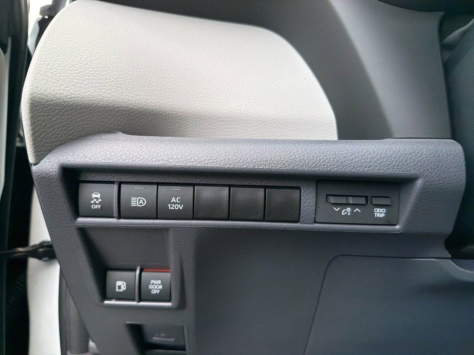 Thumbnail: 2024 Toyota Sienna - 24