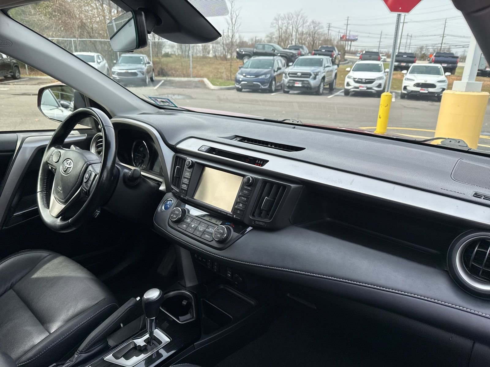 Thumbnail: 2018 Toyota RAV4 - 21