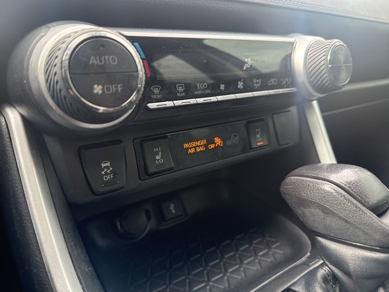 Thumbnail: 2022 Toyota RAV4 - 28